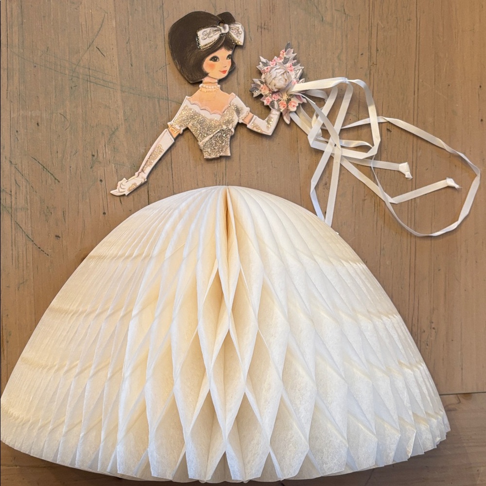 Vintage Hallmark Bride Centerpiece - Picture 10 of 14